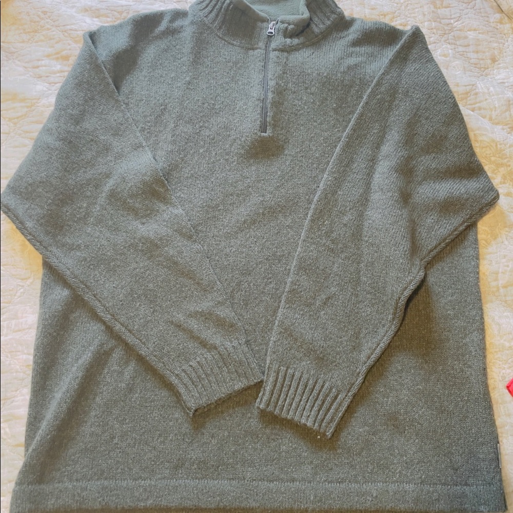 Woolrich men’s Heather olive sweater-